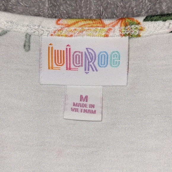 LULAROE MARIANNE WHITE FLORAL PERFECT SWING TEE SPRING COMFY SIZE MEDIUM NWT - Picture 8 of 8